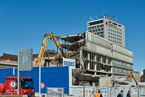 01.10.2019 - Abriss des Bürogebäude recht vom der Empfangshalle des Hauptbahof München