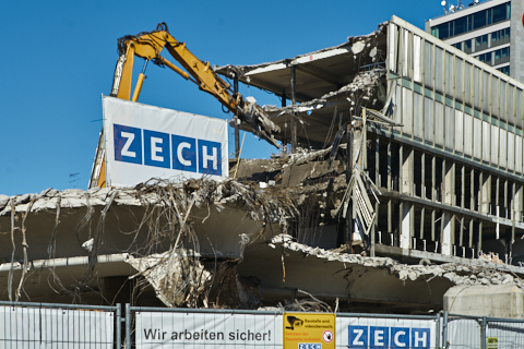 01.10.2019 - Abriss des Bürogebäude recht vom der Empfangshalle des Hauptbahof München