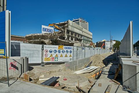 01.10.2019 - Abriss des Bürogebäude recht vom der Empfangshalle des Hauptbahof München