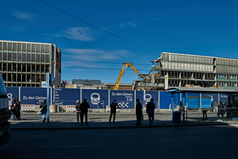 01.10.2019 - Abriss des Bürogebäude recht vom der Empfangshalle des Hauptbahof München