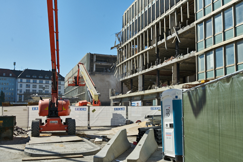 01.10.2019 - Abriss des Bürogebäude recht vom der Empfangshalle des Hauptbahof München
