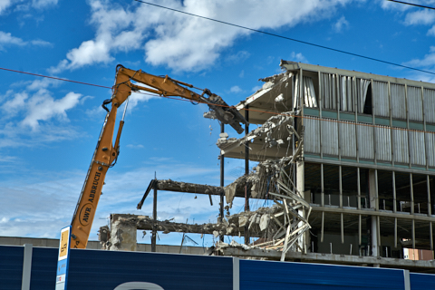 01.10.2019 - Abriss des Bürogebäude recht vom der Empfangshalle des Hauptbahof München